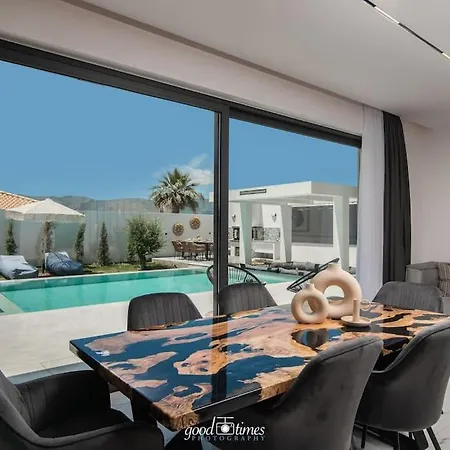 Nefele Luxury Recidency, A Concealed Delight Villa Koukounaria